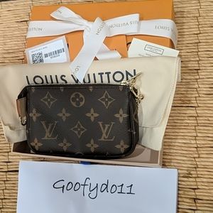 Louis Vuitton Mini Pochette Accessoire Monogram